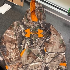 Boys Camo Under Armour Sweatshirt. Youth Medium